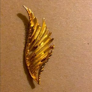 Leaf like pin/brooch One of a Kind 24kg